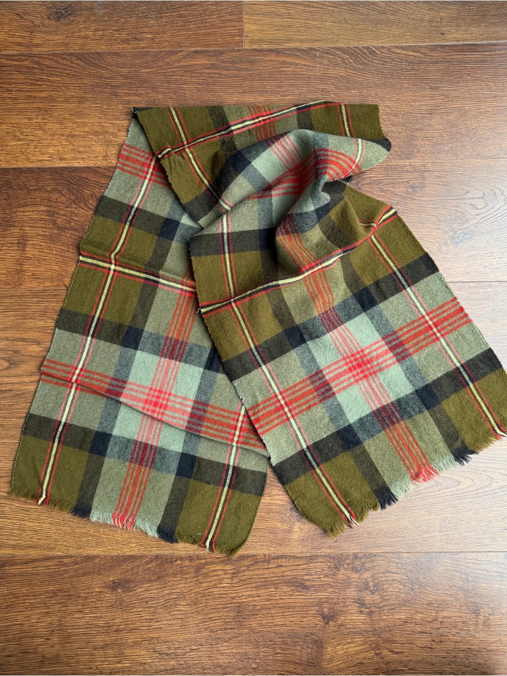 Vintage Men's Olive Green Plaid Scarf - Classic Winter Accessory